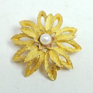 Vintage Gold Tone Flower Brooch with Faux Pearl Center, Floral Retro Pin, Estate